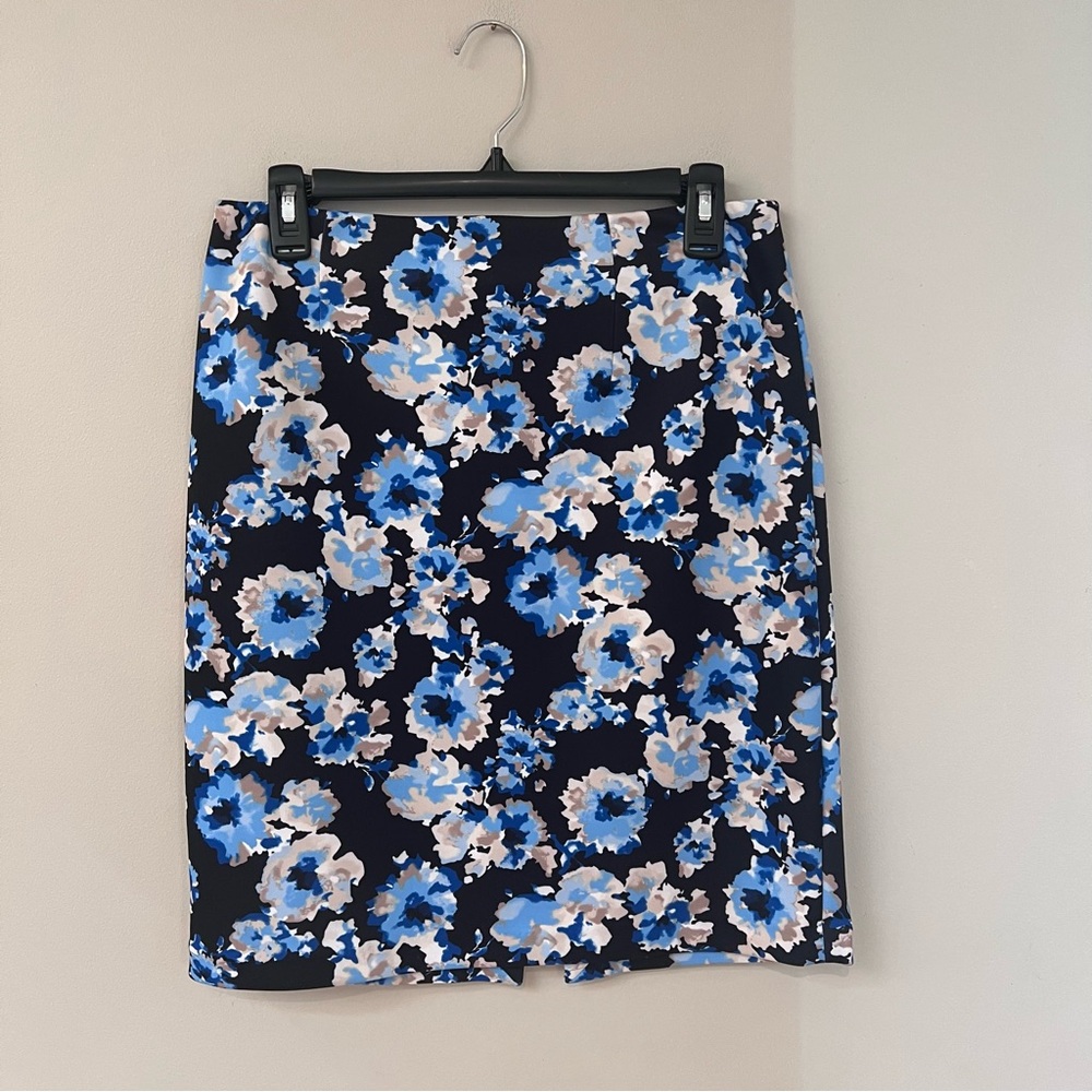 White House Black Market Blue Floral Skirt Size 6